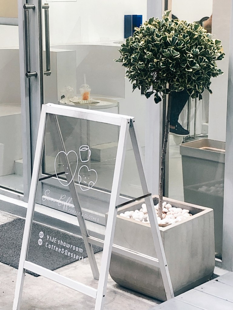 썸 Some Coffee
地址: 台中市西區華美街498巷8號

電話:  0962 053 101

營業時間: :11:00-19:00 (週二、三休)

官方FB粉絲團  SomeCaffee 
